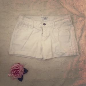 White Old Navy Flirt Jean shorts